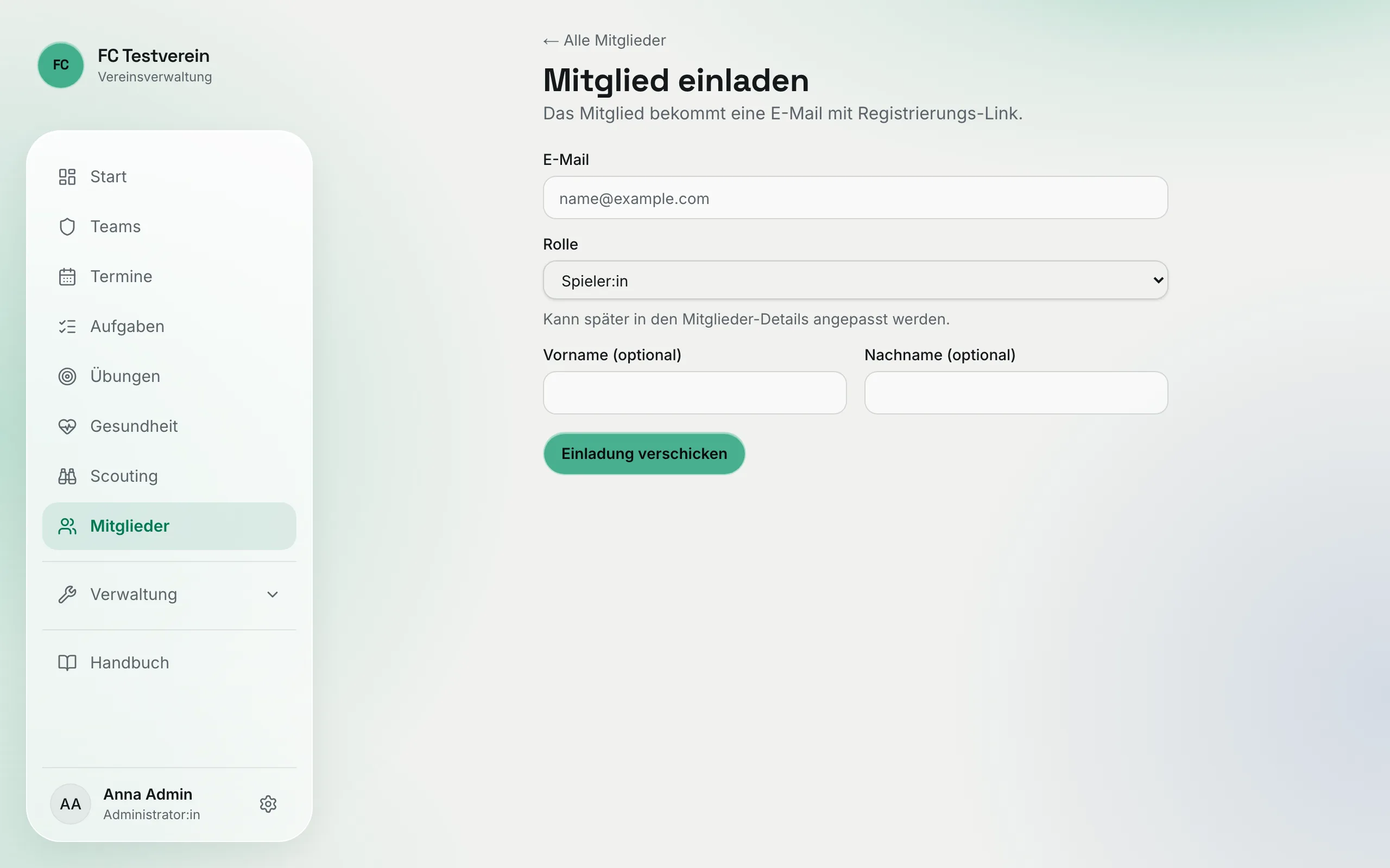 Formular „Mitglied einladen“ mit E-Mail, Rolle, Vorname und Nachname