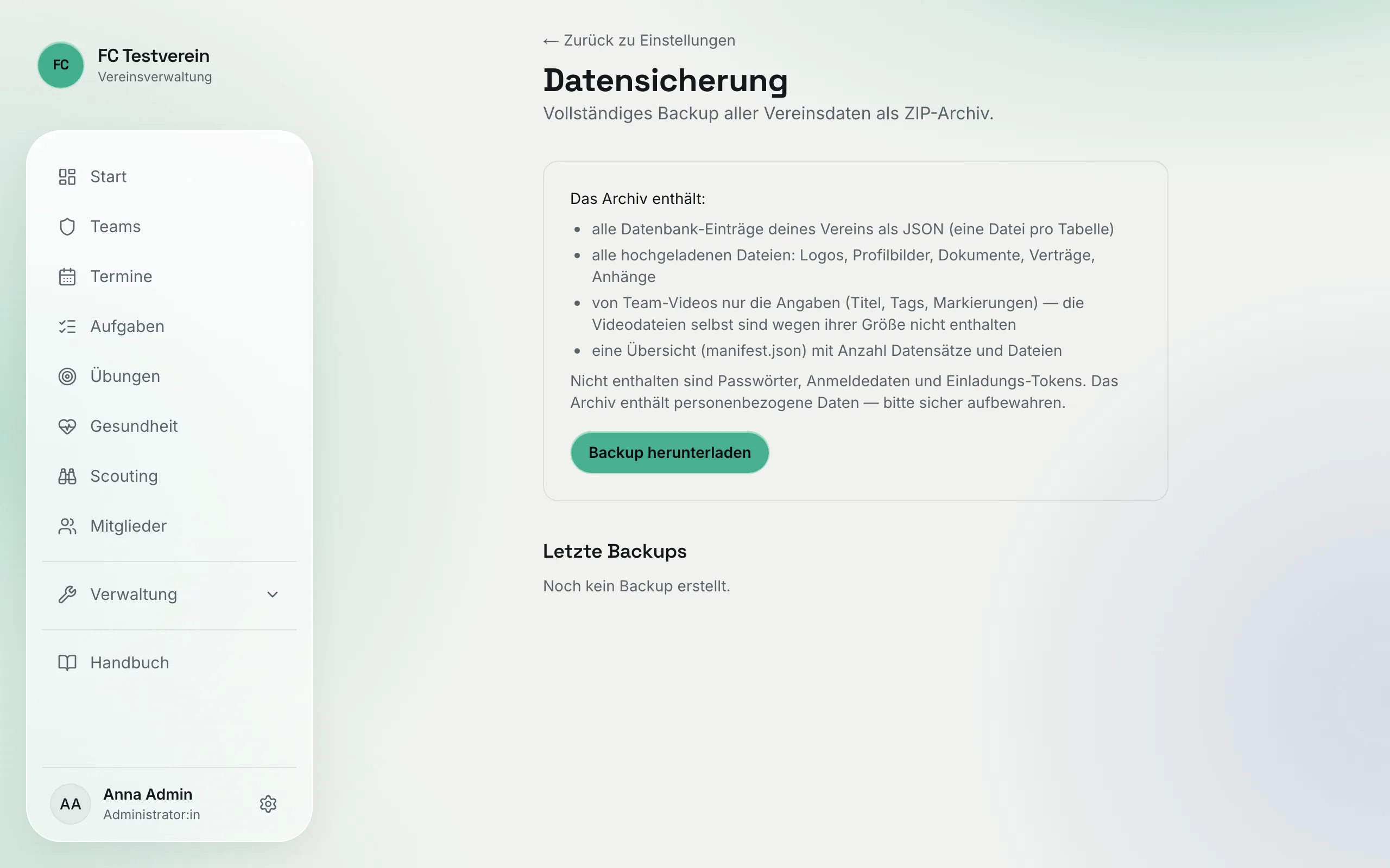 Seite „Datensicherung" mit der Liste, was das Archiv enthält, dem Button „Backup herunterladen" und dem Abschnitt „Letzte Backups"