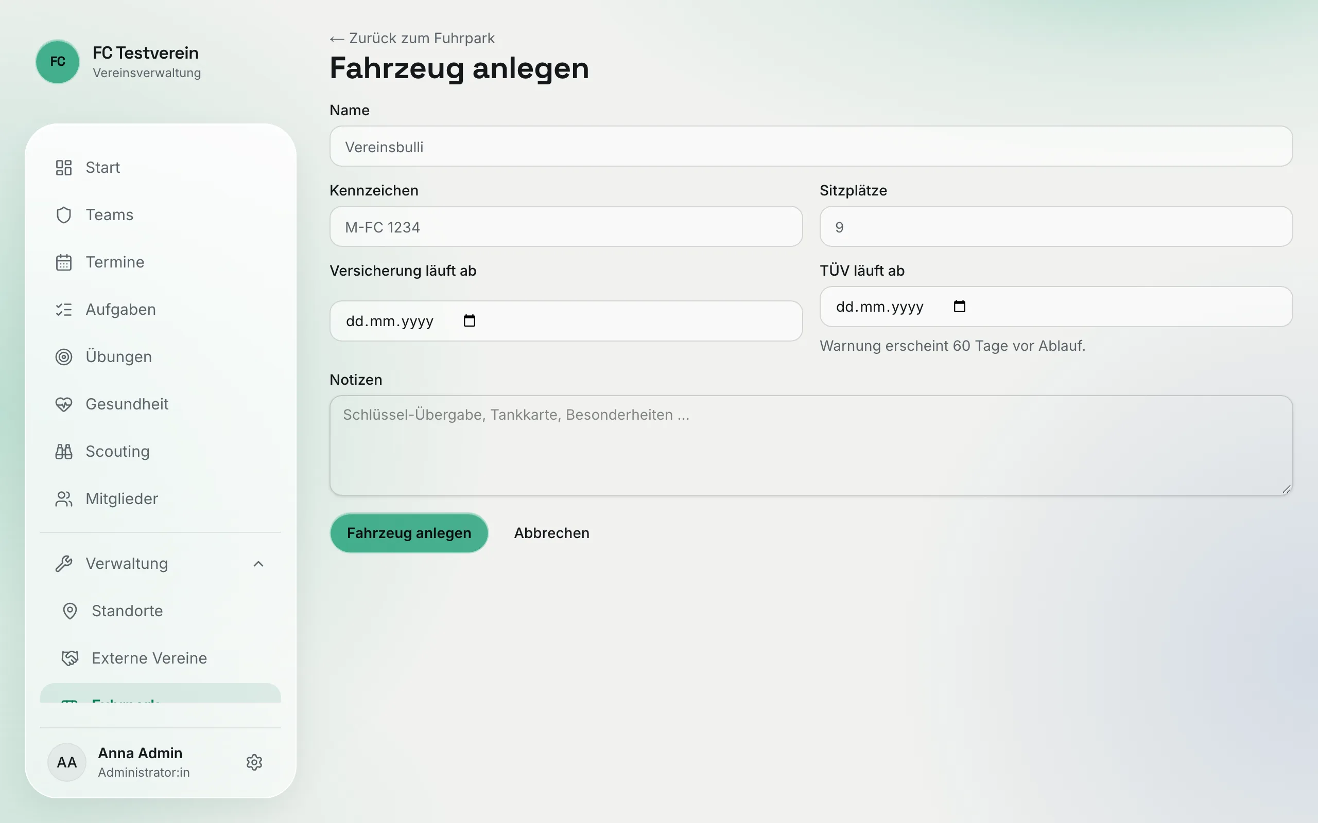 Formular „Fahrzeug anlegen" mit Name, Kennzeichen, Sitzplätze, Versicherung läuft ab, TÜV läuft ab und Notizen
