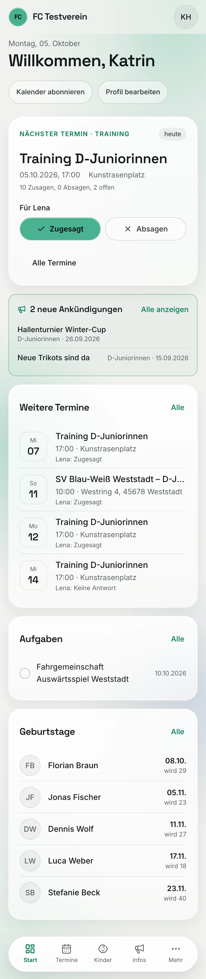 Die Start-Seite eines Elternteils auf dem Handy: nächster Termin mit „Für Lena" und den Buttons „Zusagen" und „Absagen", neue Ankündigungen und Aufgaben