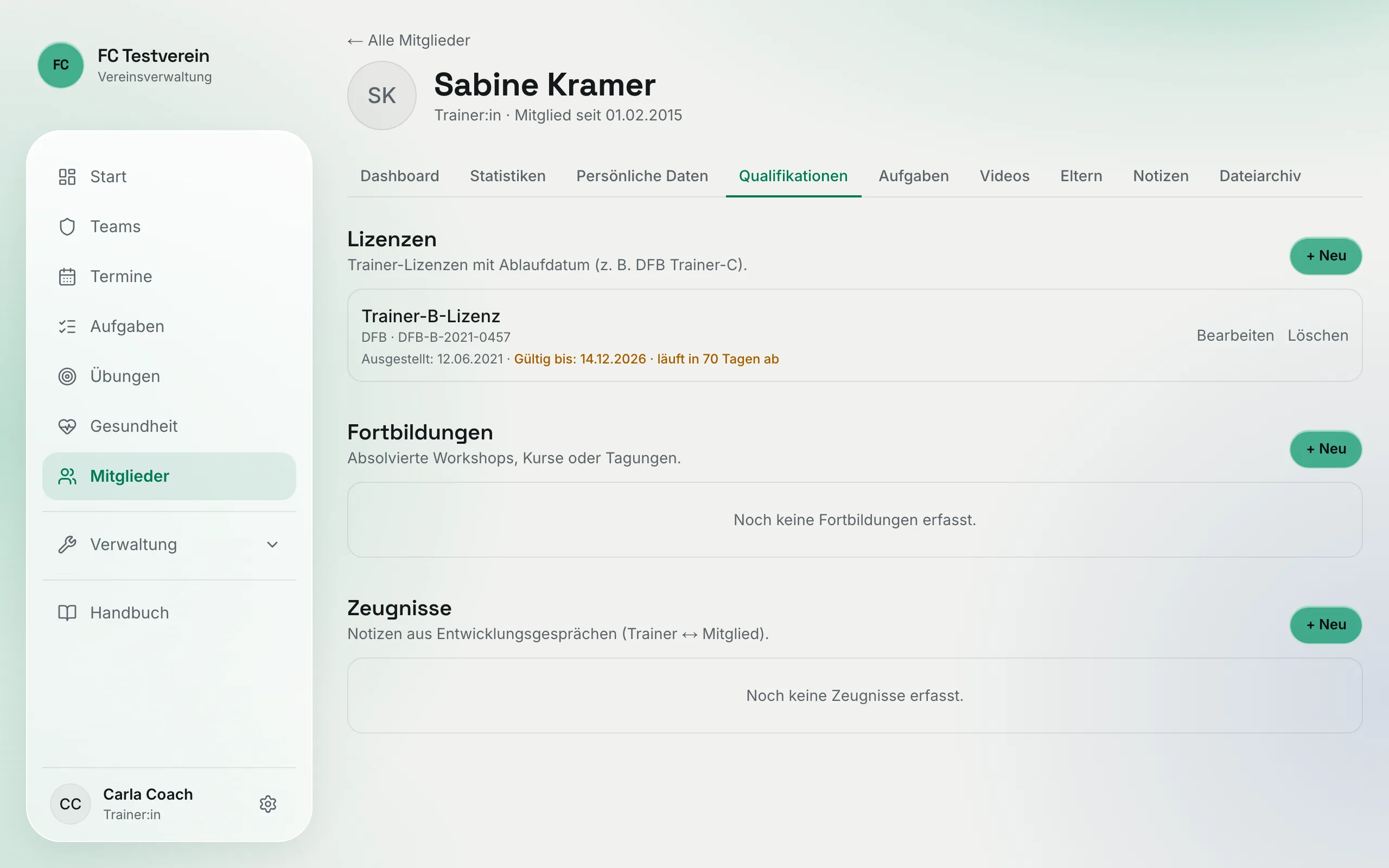 Reiter „Qualifikationen“ mit den Abschnitten Lizenzen, Fortbildungen und Zeugnisse