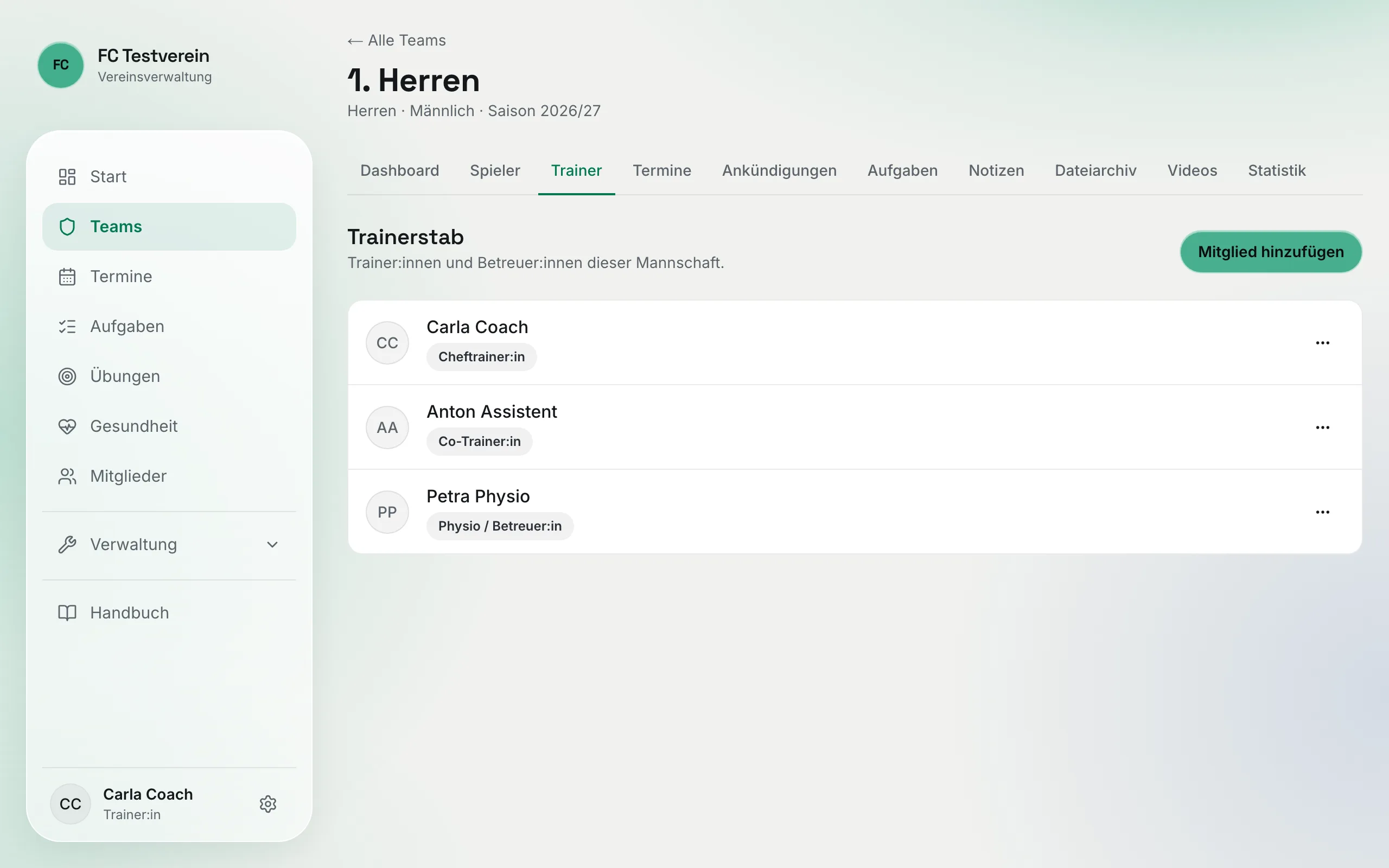 Reiter „Trainer“ der 1. Herren mit Cheftrainerin, Co-Trainer und Physio